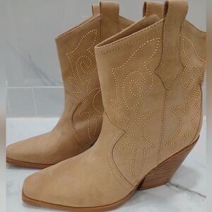 BILLINI Gold Studded Cowgirl Tan Suede Booties Traditional Style Size 6.0